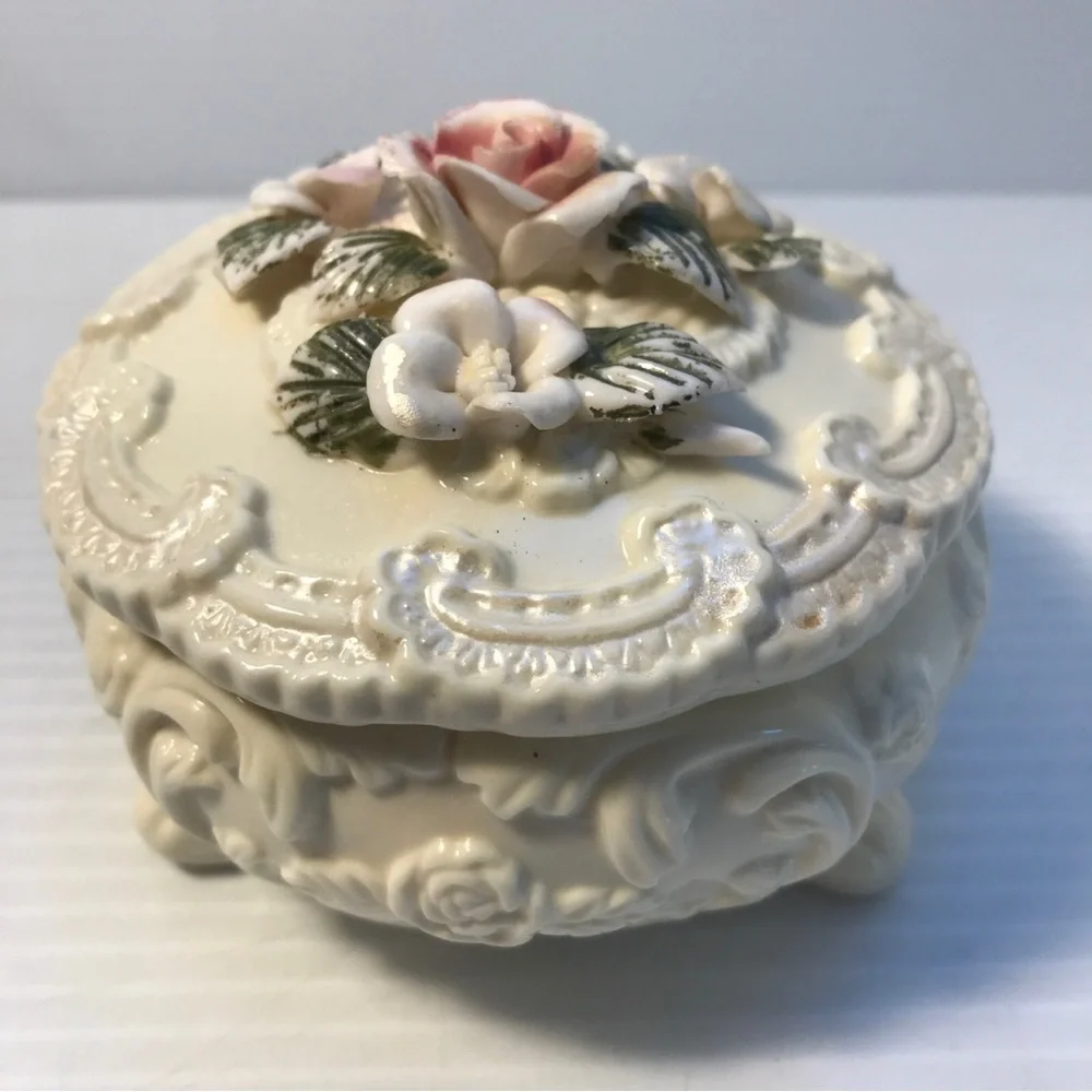 Vintage Porcelain Trinket Box Jewel Box w Applied Flowers 4